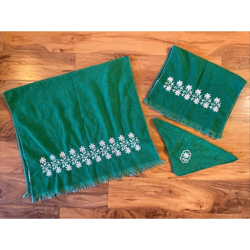 Vtg. DUNDEE Towel Set Green w/Embroidered White Flower Made in  USA 100% Cotton